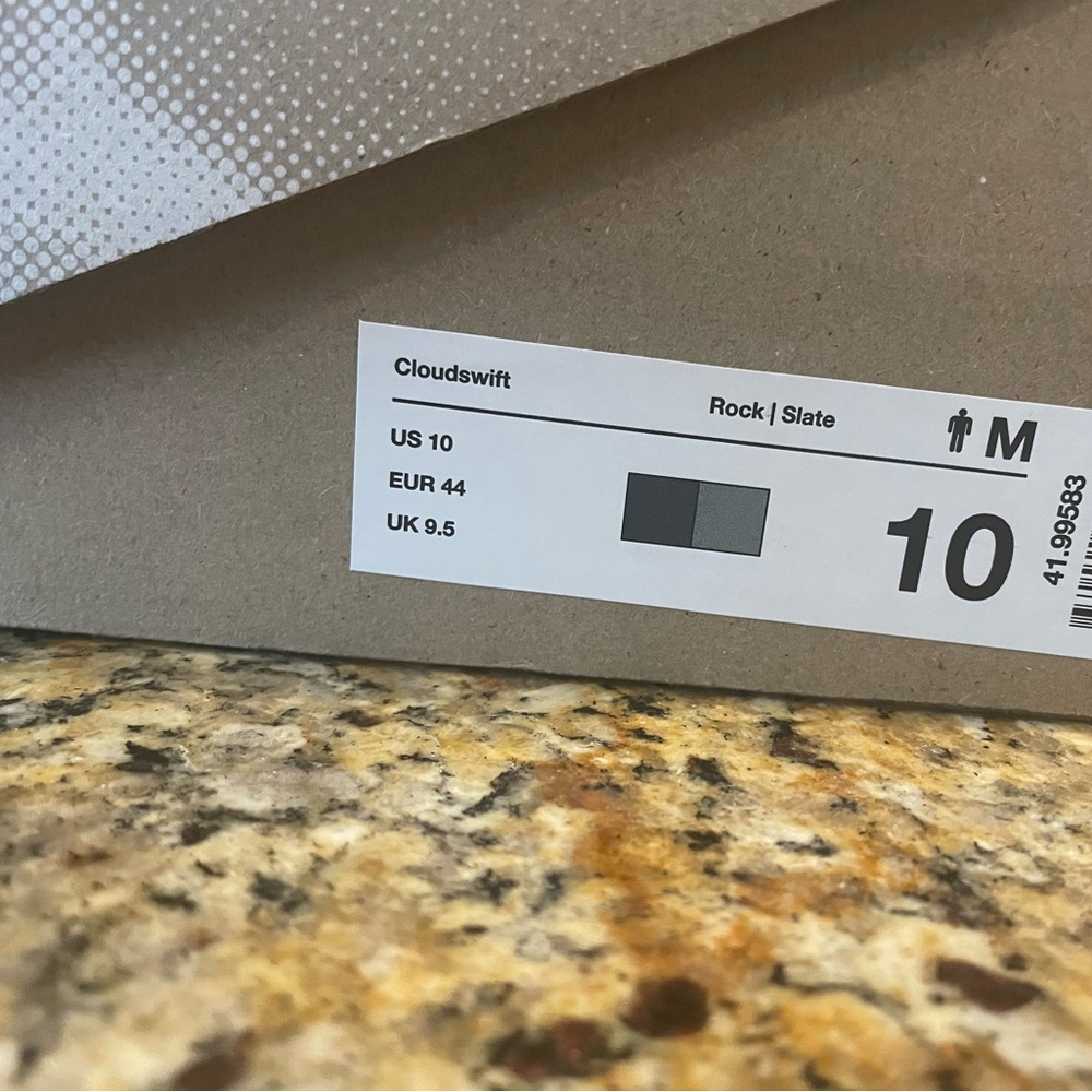 Men’s Size 10 On Cloud Sneakers